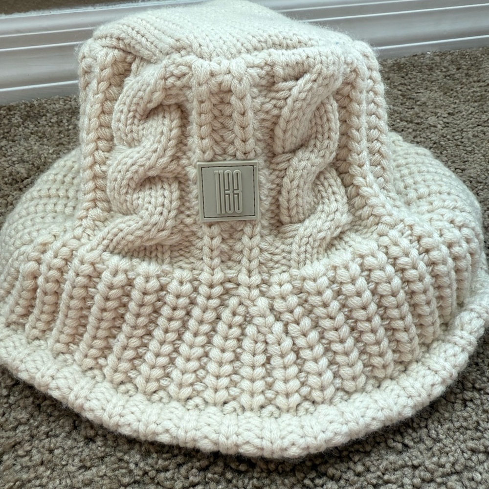 Ivory Cable Knit Bucket Hat – Cozy Winter Beanie Style